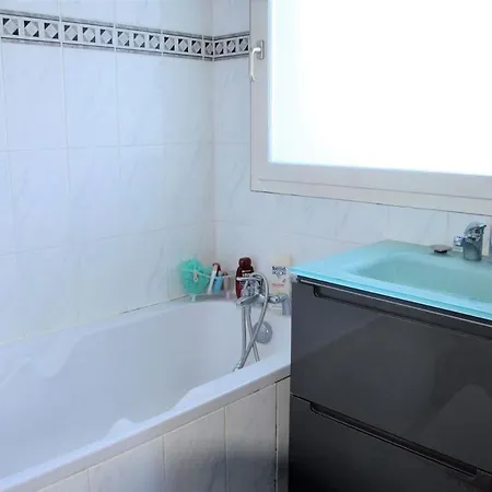 Apartment Charmant Cocon De 52 M2, Parking, Balcon